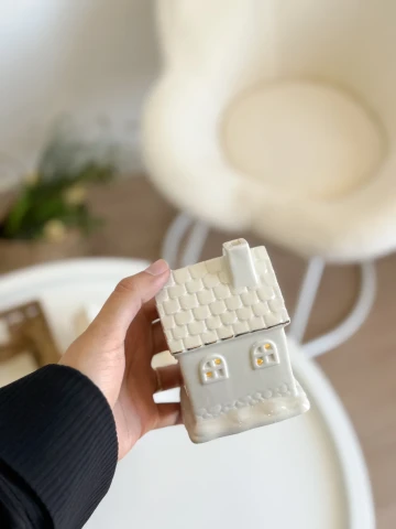 شمعدان زجاج شكل بيت.🏠 يعمل بالبطارية- شكل 2