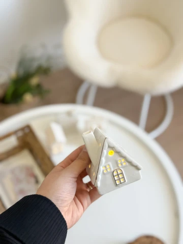 شمعدان زجاج شكل بيت.🏠 يعمل بالبطارية- شكل 3