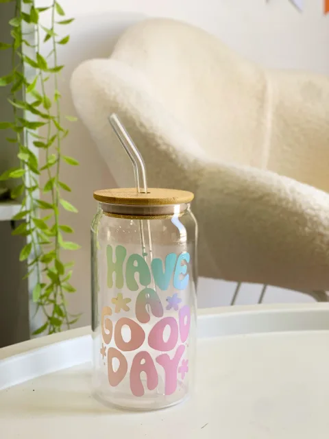 كوب شفاف مع غطاء ومصاصة- have a good day